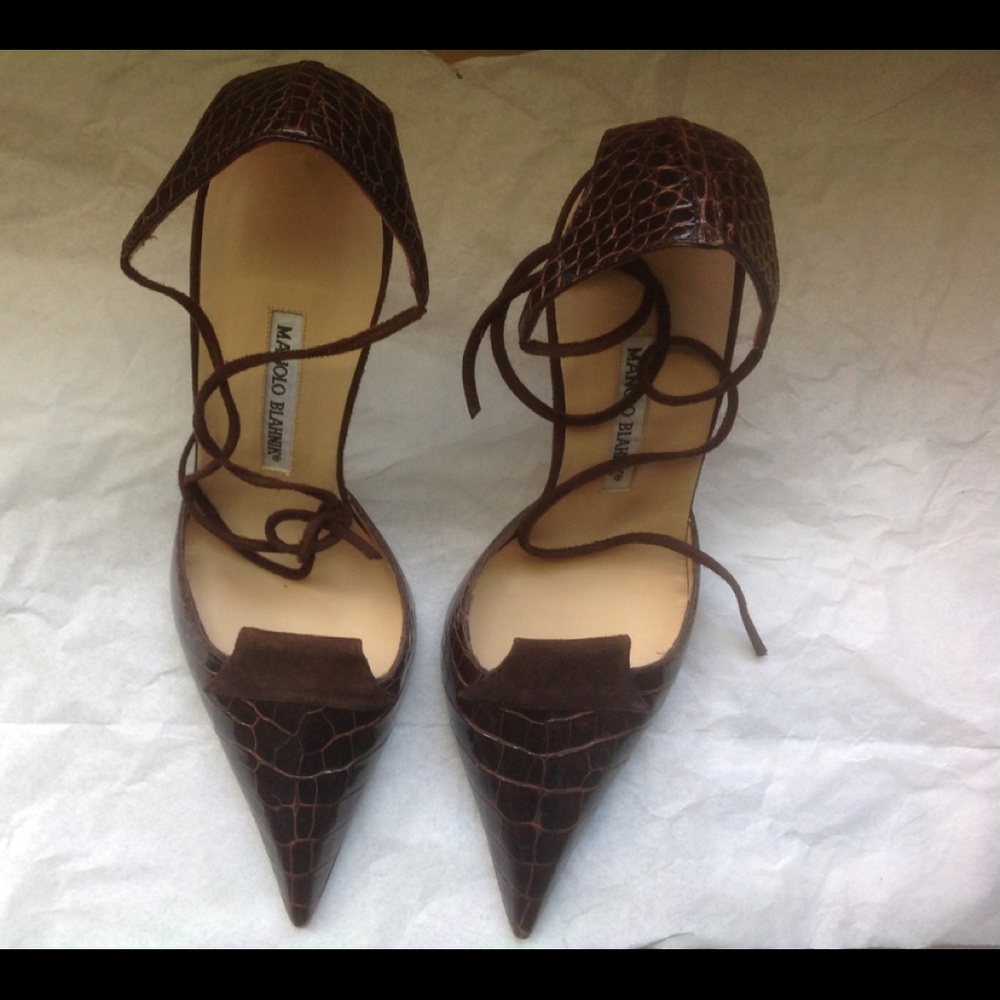 Manolo Blahnik Brown Croc and suede pumps.